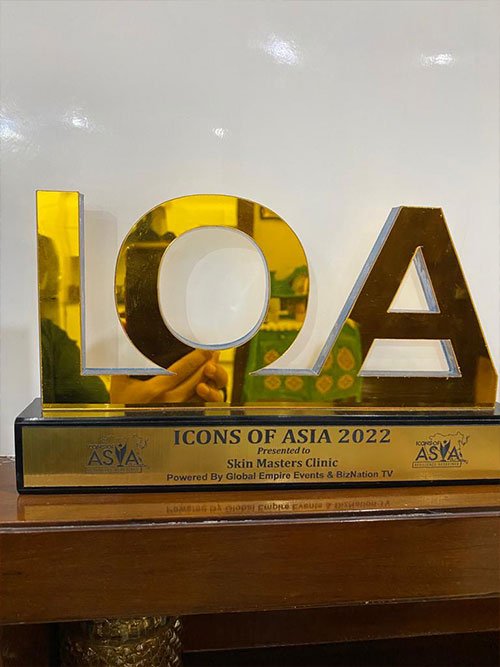 Icons of Asia 2022 trophy presented to Skin Masters Clinic